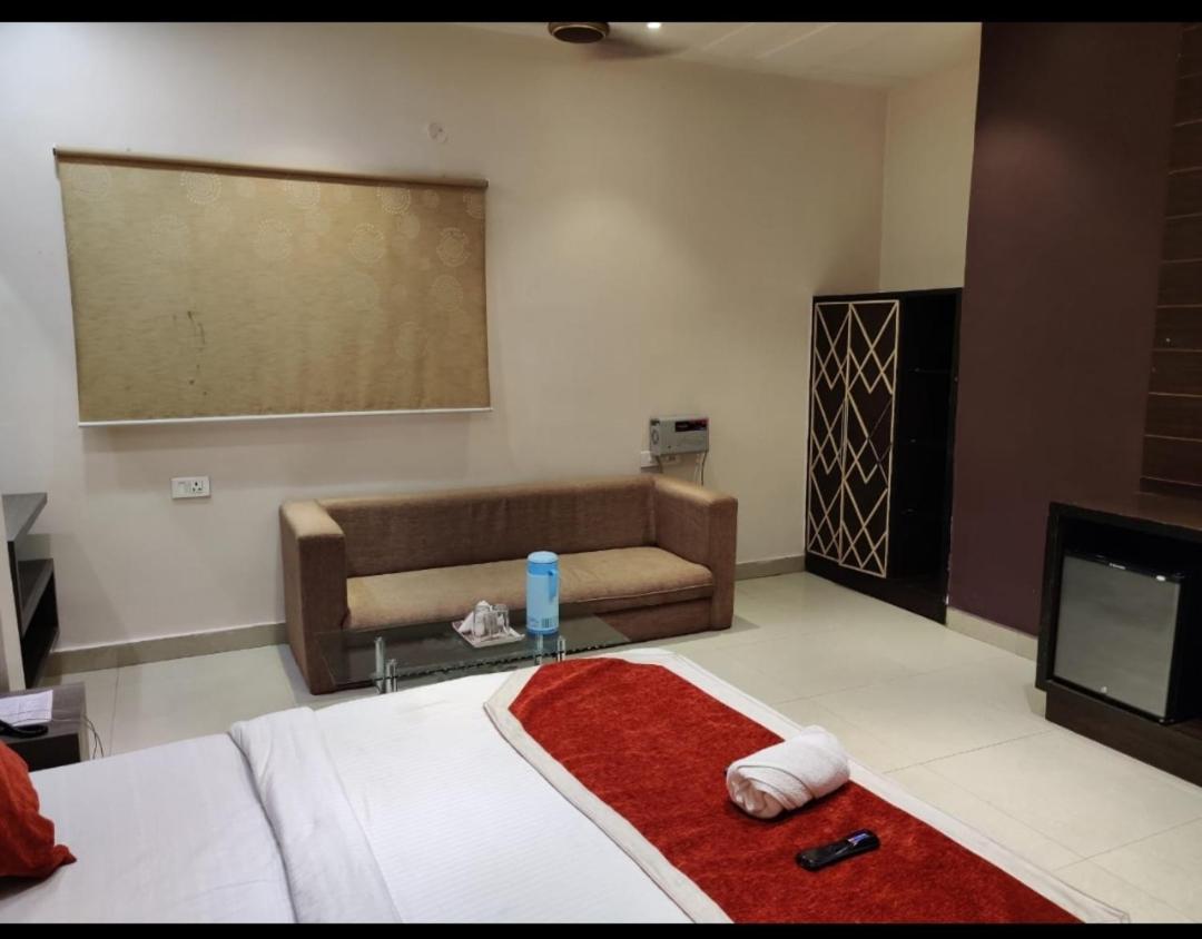 Hotel Sanjay Galaxy,Kanpur Extérieur photo
